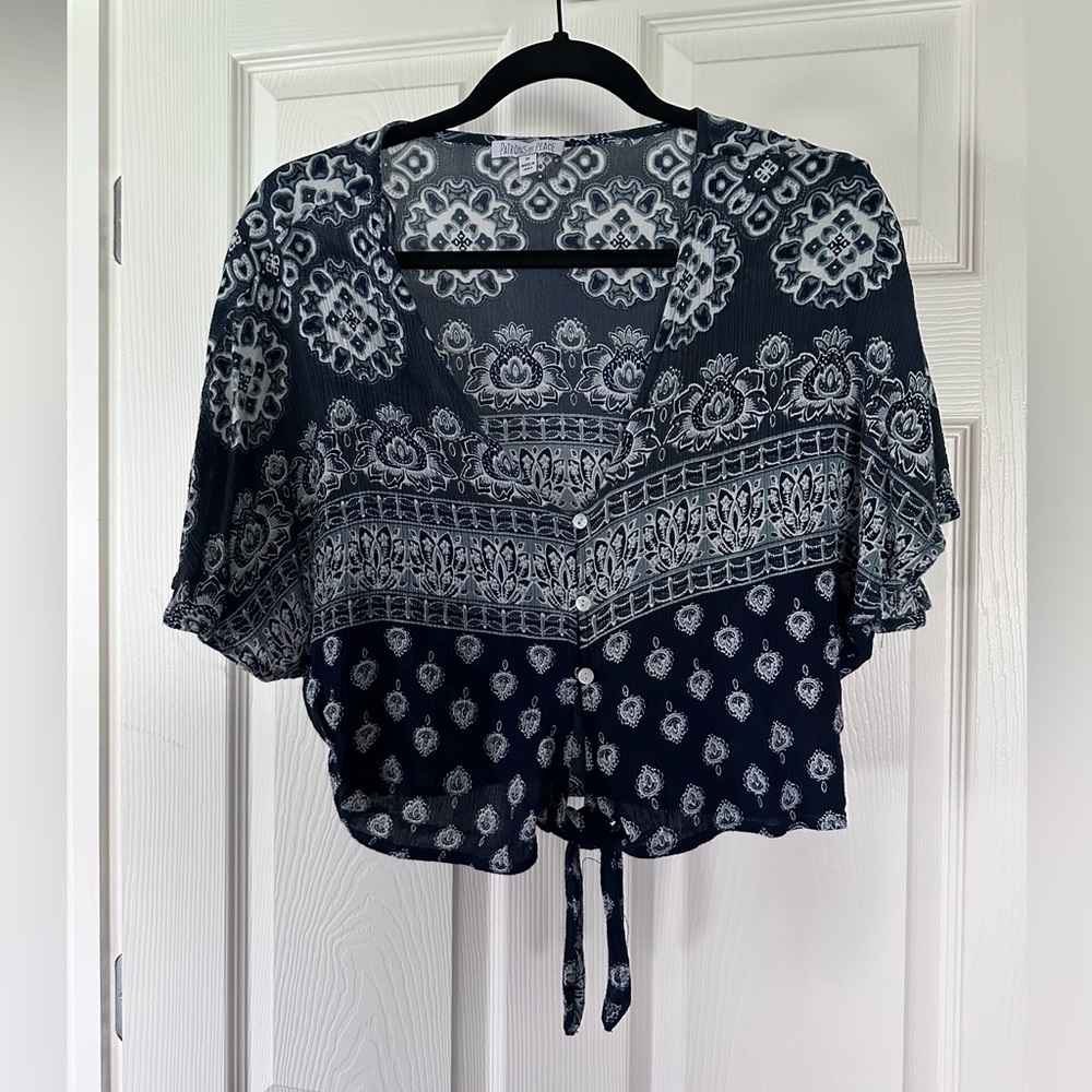 Patrons of Peace cropped shirt